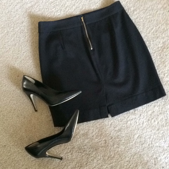 Beautiful Black Banana Republic skirt size 10P - Picture 4 of 7